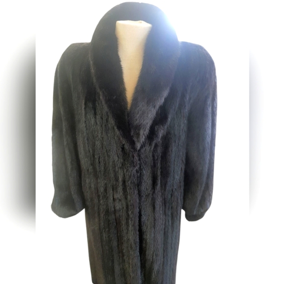 Genuine Mink Coat, Made in Italy Milano, Designed by Marko Gianote. - Picture 4 of 11